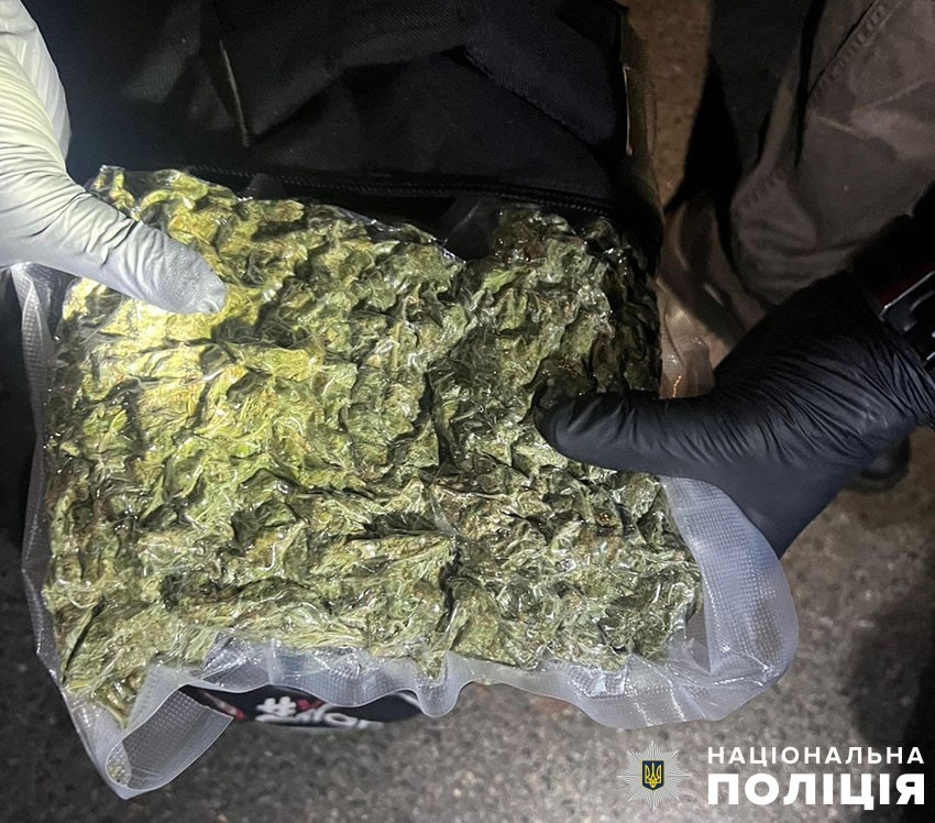 столичні поліцейські вилучили у наркозбувача «товару» на близько 8 млн грн столичні поліцейські вилучили у наркозбувача «товару» на близько 8 млн грн