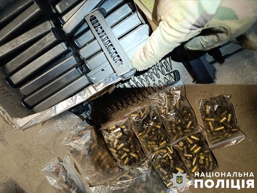 у києві перед судом постануть троє торговців зброєю