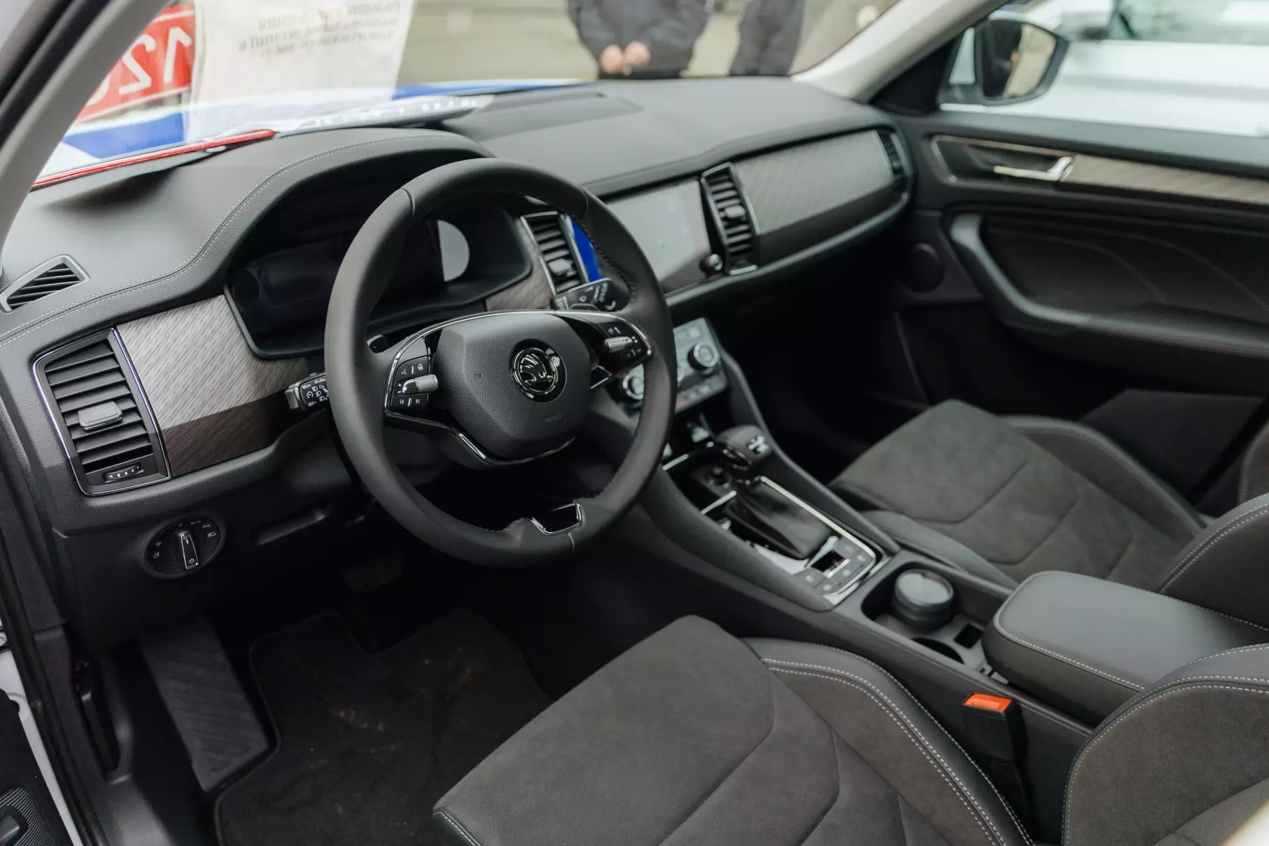 поліція отримала від партнерів 9 автомобілів для мобільних груп з протидії гендерно зумовленому насильству