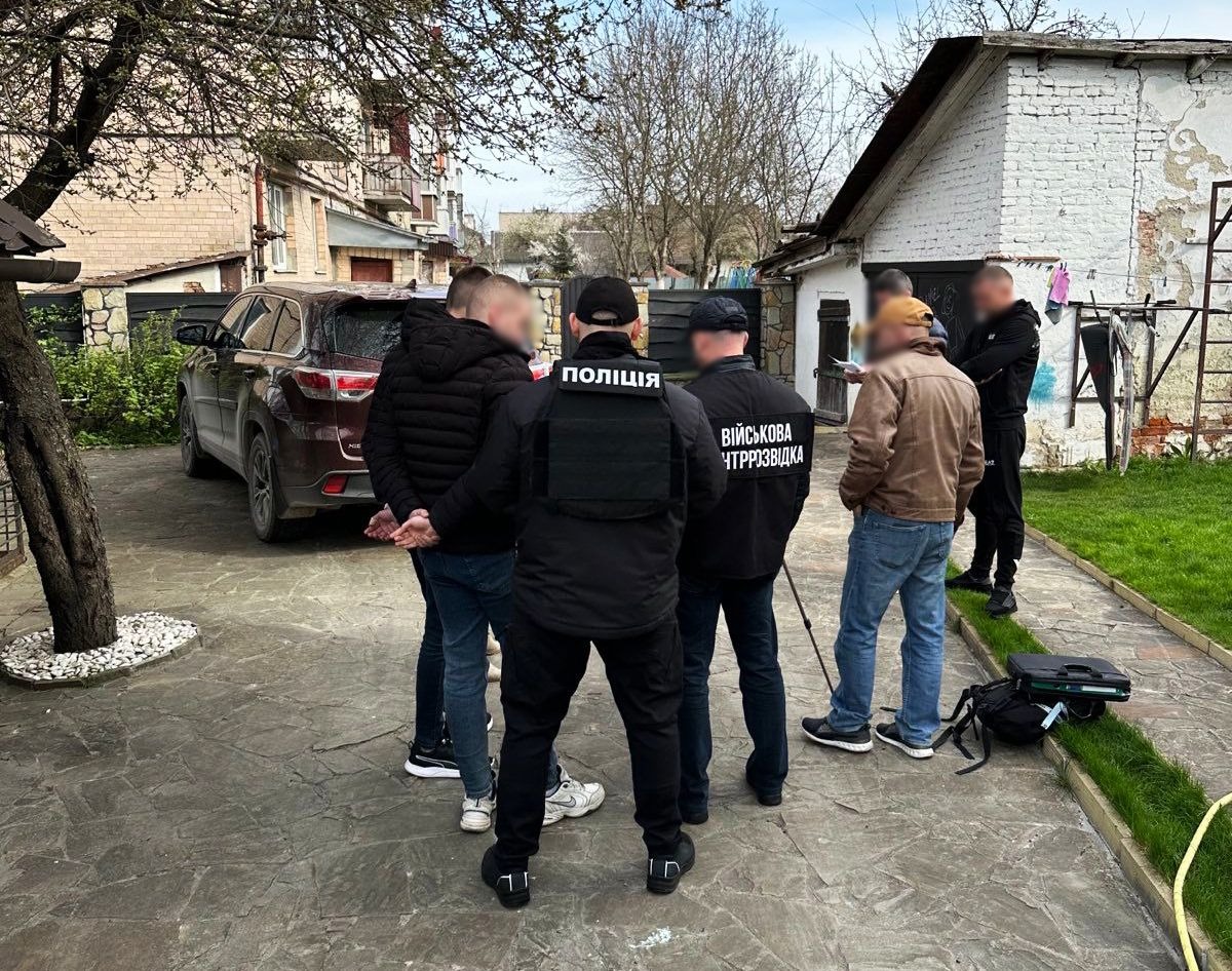 тернопільські поліцейські викрили чоловіка у заробітку на ухилянтах