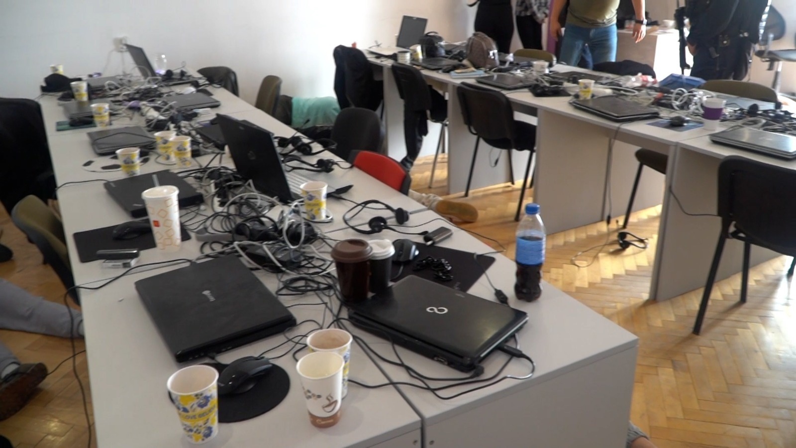 ошукали громадян на схемі повернення компенсації за купівлю неякісних ліків: поліцейські викрили злочинну організацію шахраїв - нацполіція