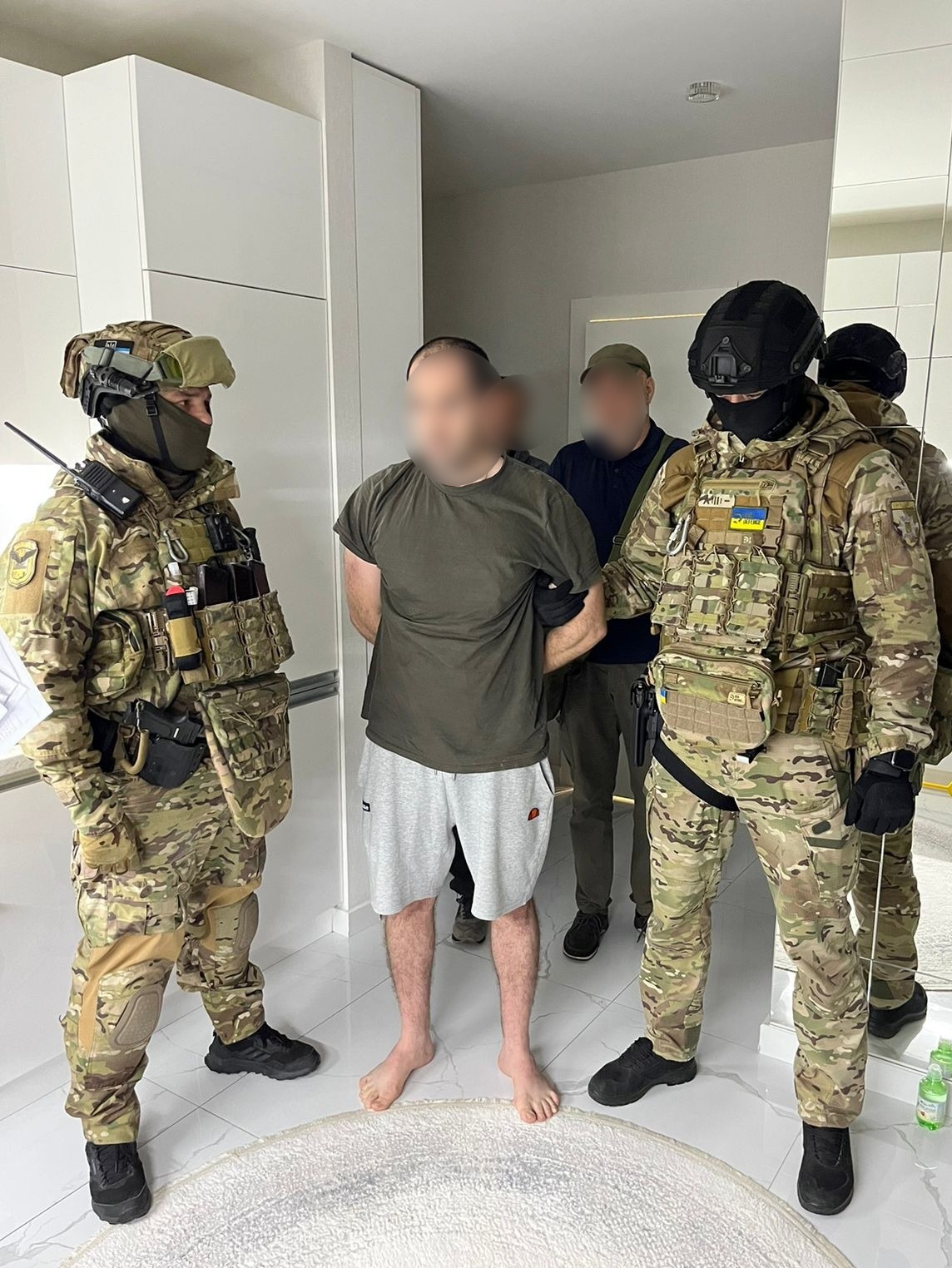 ошукали громадян на схемі повернення компенсації за купівлю неякісних ліків: поліцейські викрили злочинну організацію шахраїв - нацполіція