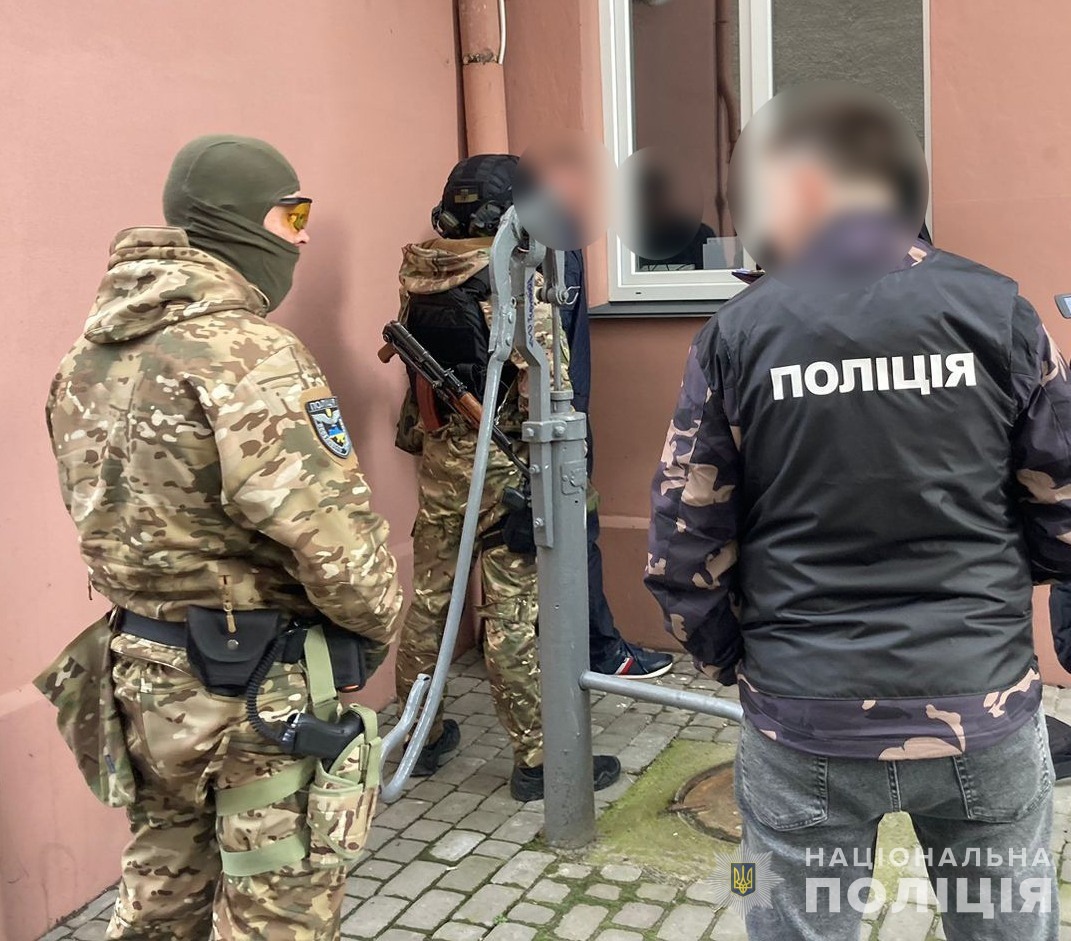 погрожували розправою та вимагали понад 200 000 тисяч гривень «боргу»: тернопільські поліцейські знешкодили діяльність злочинної групи