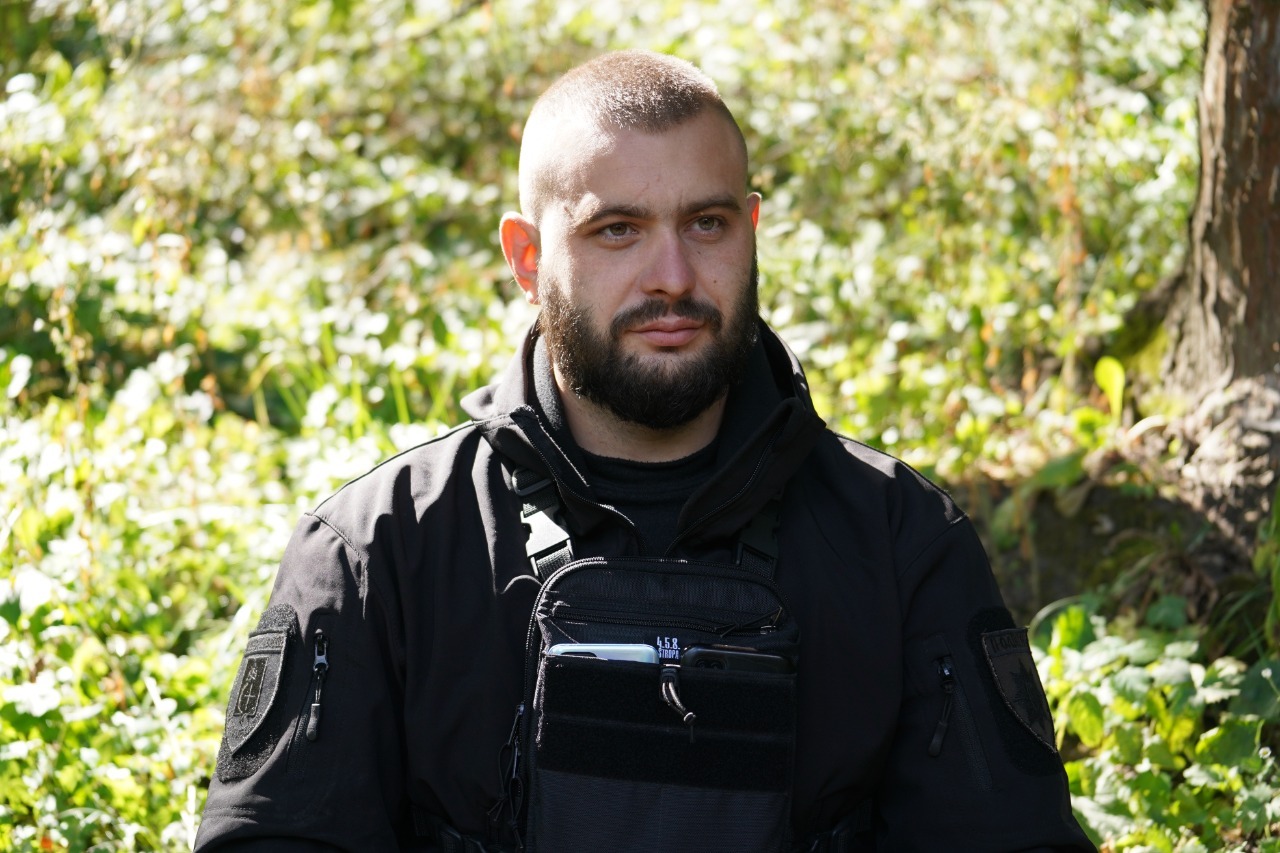 разом зі своєю громадою: поліцейський офіцер олександр мішенін  допомагає мешканцям сумщини переживати російську агресію