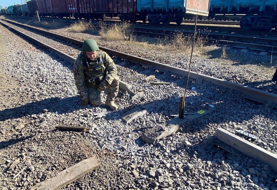 вибухові пастки були замасковані у меблях, техніці та будь-якої хвилини могли здетонувати – рівненський вибухотехнік поліції андрій волянюк про розмінування деокупованих територій