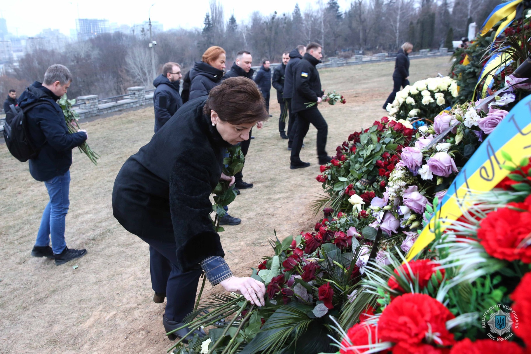 у києві вшанували пам'ять керівництва і працівників мвс, загиблих у авіакатастрофі в броварах