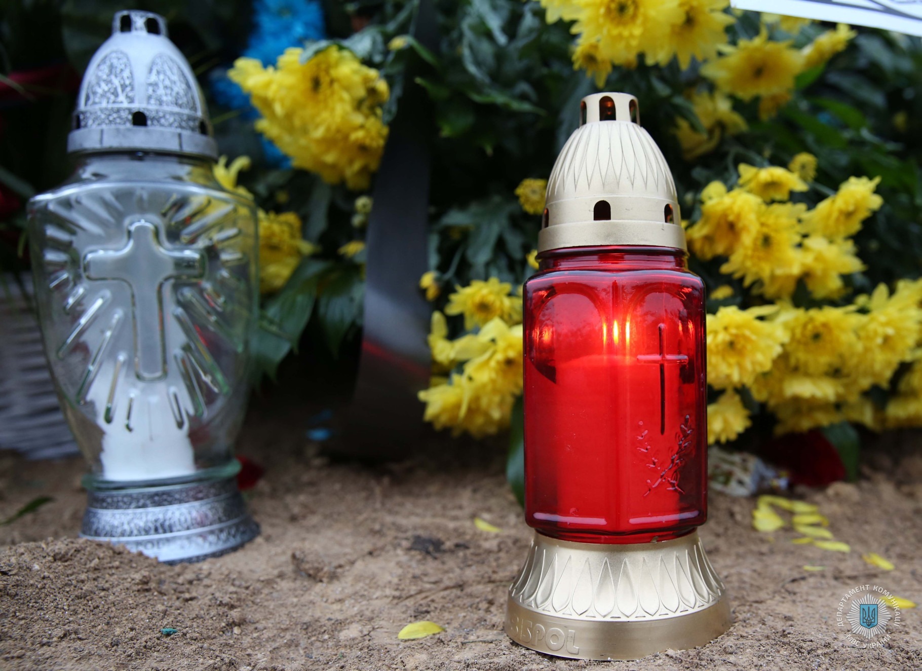 у києві вшанували пам'ять керівництва і працівників мвс, загиблих у авіакатастрофі в броварах