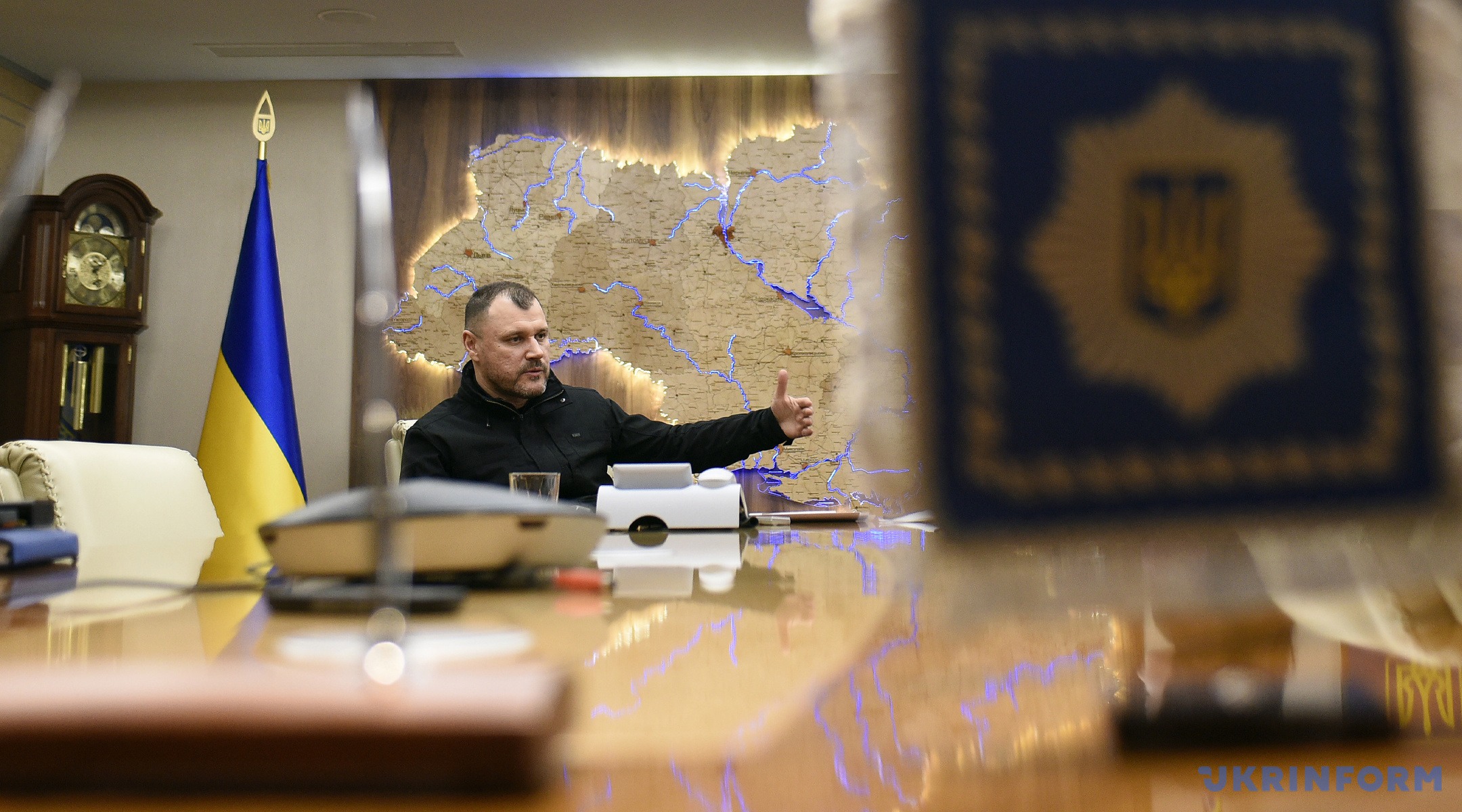 є дуже багато людей – і чоловіків, і жінок, які захотіли приєднатися до «гвардії наступу» - ігор клименко, міністр внутрішніх справ україни