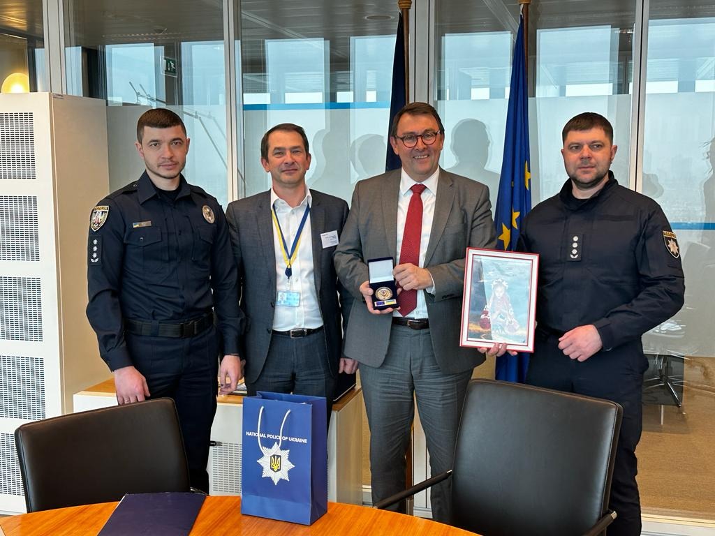 розслідування воєнних злочинів: представники нацполіції взяли участь у міжнародній зустрічі в гаазі
