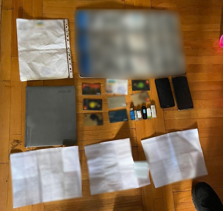у полтаві внутрішня безпека нацполіції припинила діяльність двох аферистів
