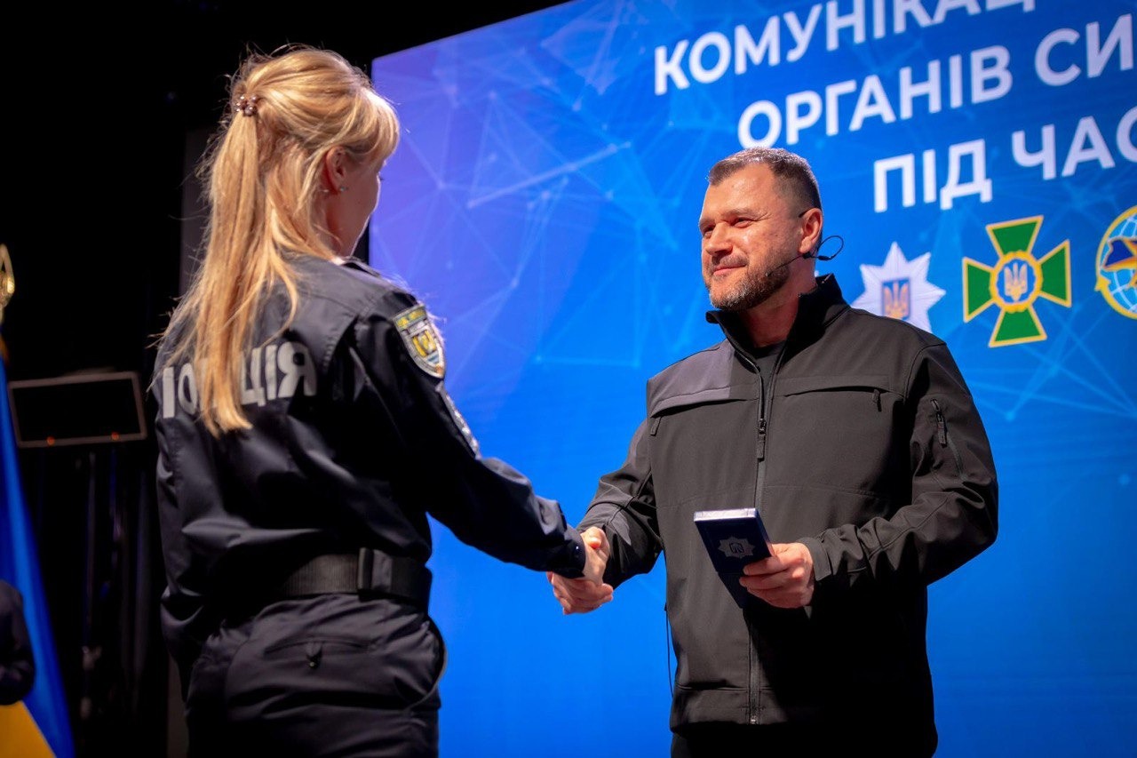 міністр внутрішніх справ україни ігор клименко нагородив працівників комунікаційних підрозділів системи мвс