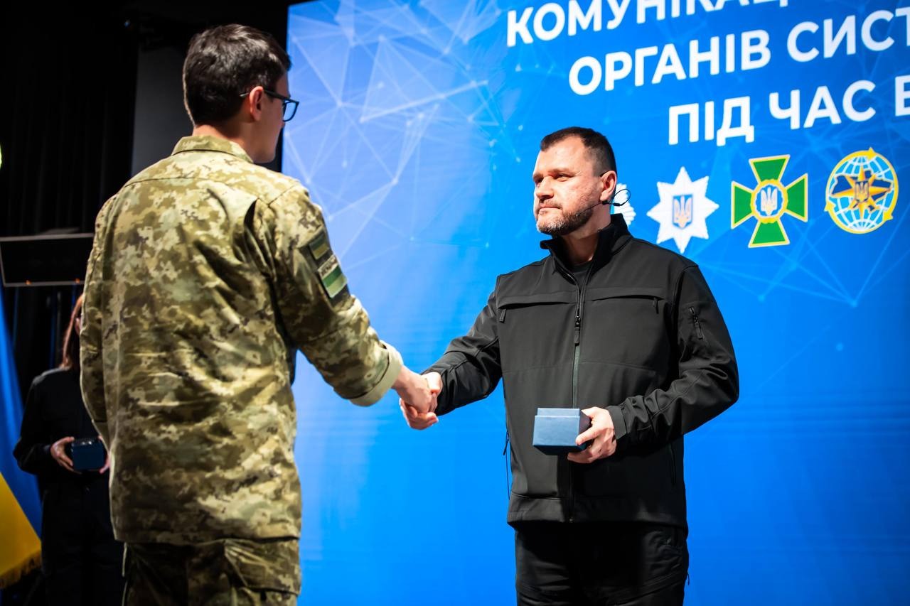 міністр внутрішніх справ україни ігор клименко нагородив працівників комунікаційних підрозділів системи мвс
