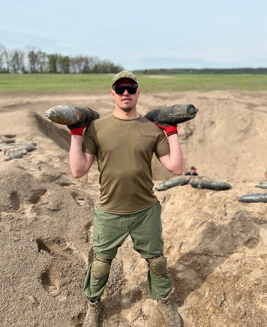 окупанти мінували навіть дитячі іграшки та підкладали вибухівку під тіла вбитих ними цивільних – вибухотехнік артем бондаренко