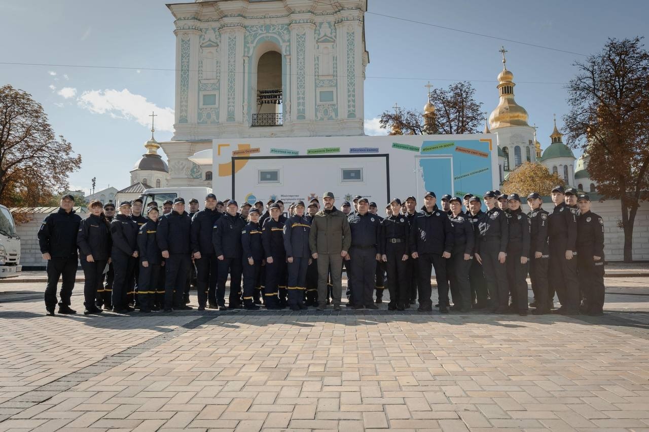 15 мобільних класів безпеки - у 10 регіонах україни: unicef урочисто передали міністерству внутрішніх справ україни сертифікати
