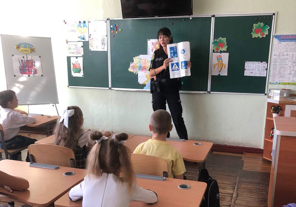 Катерина Багрінцева проводить урок для дітей