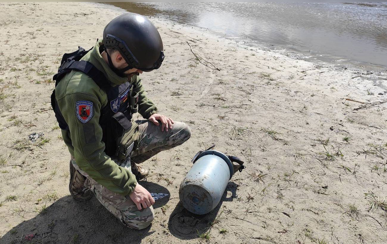 поліцейський працює на місці події