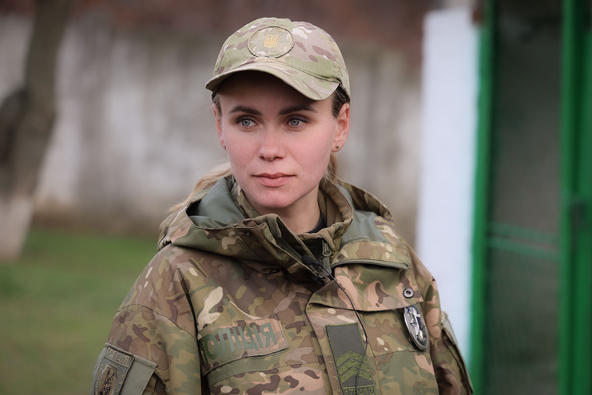 Прикордонники на каністерапії у кінологів поліції