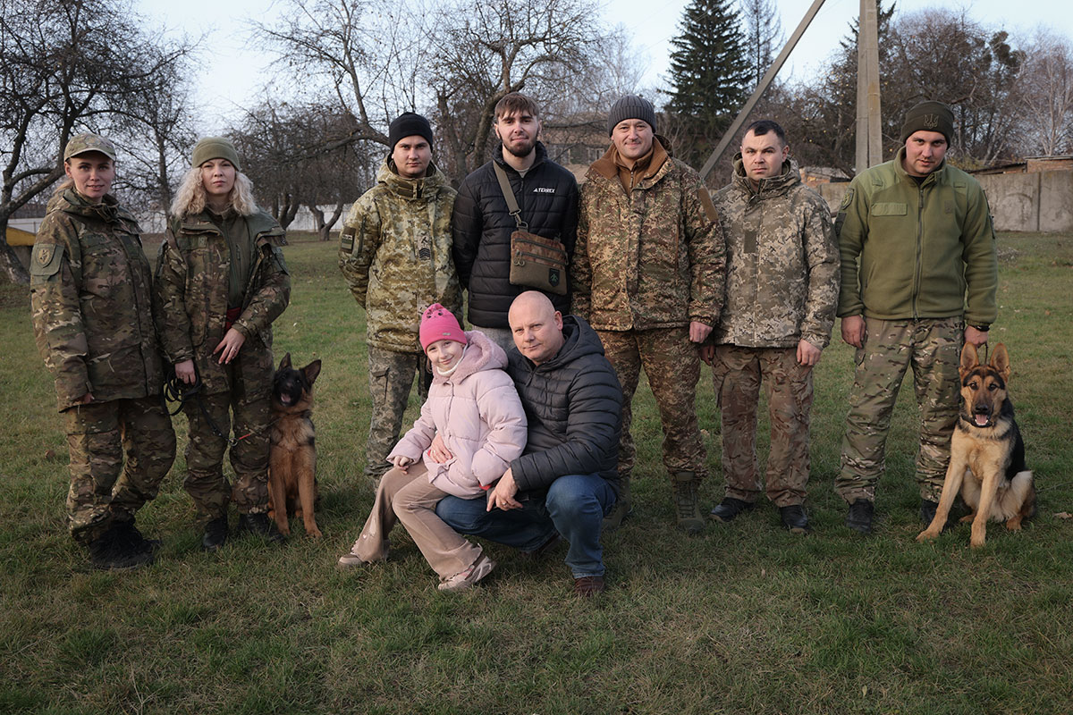 Прикордонники на каністерапії у кінологів поліції