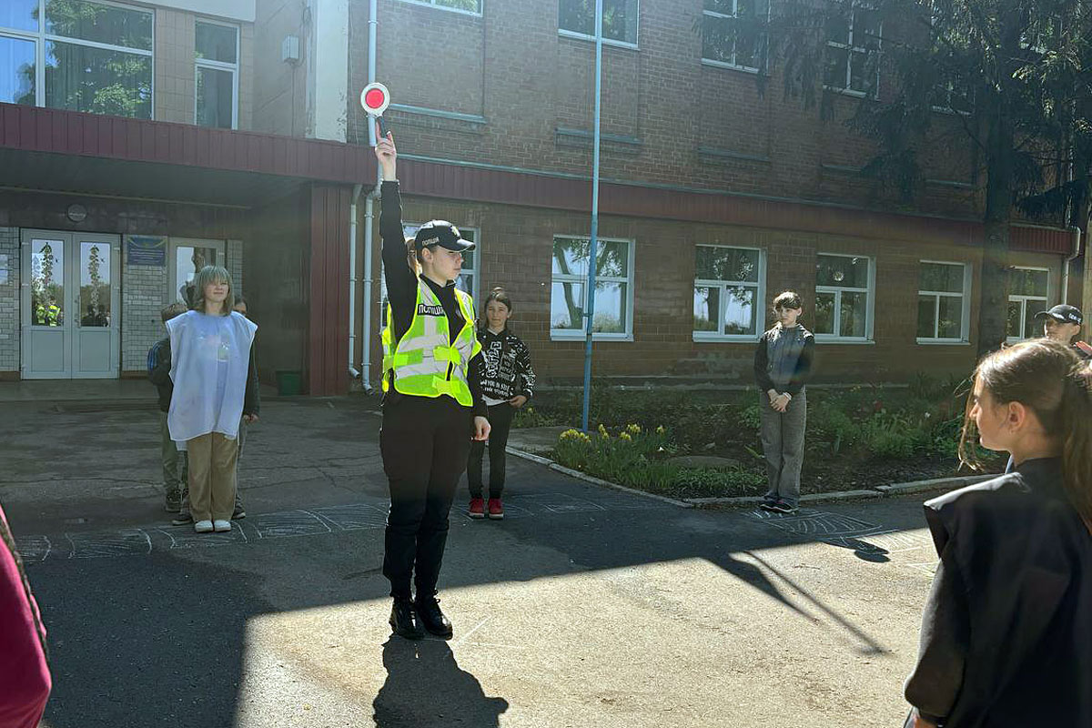 У Решетилівській громаді поліцейські навчали школярів правил дорожнього руху