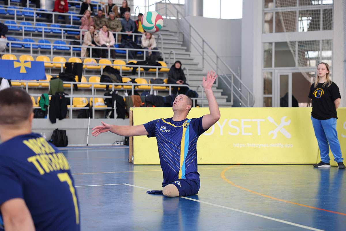 На Полтавщині відбувся відкритий чемпіонат з волейболу сидячи серед ветеранів та ветеранок