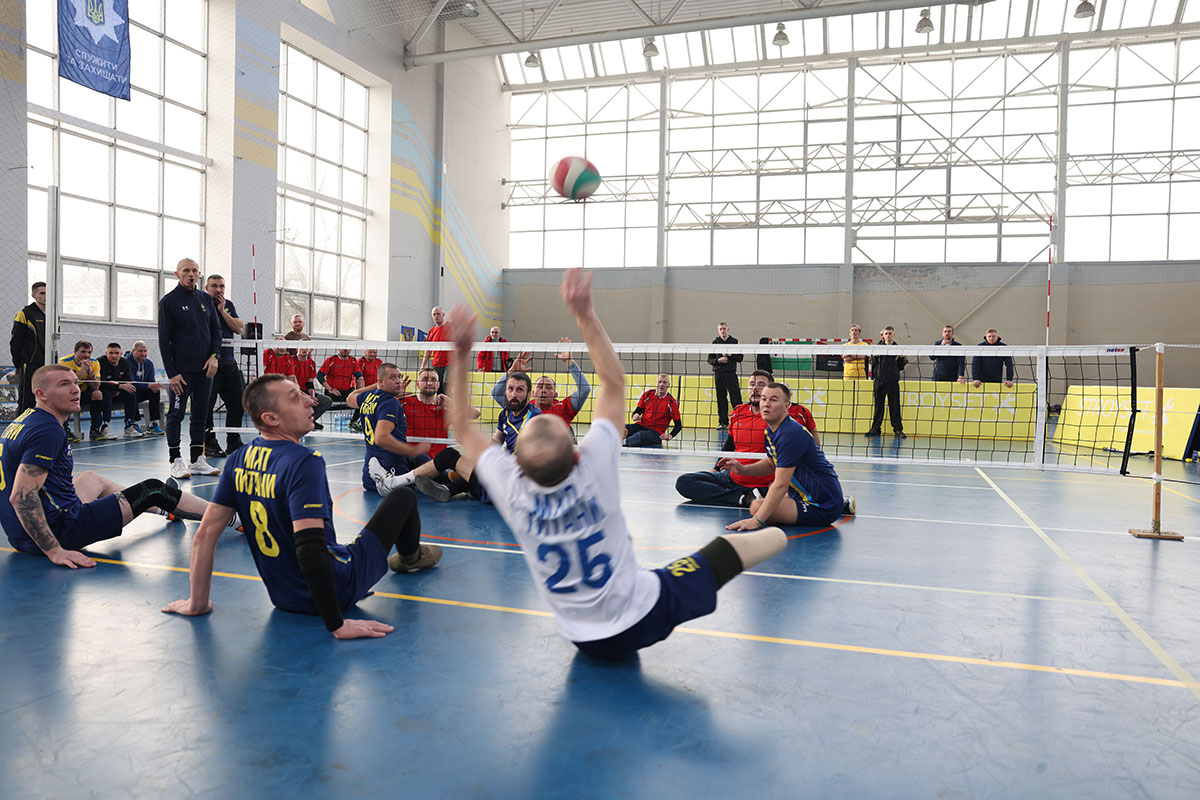На Полтавщині відбувся відкритий чемпіонат з волейболу сидячи серед ветеранів та ветеранок