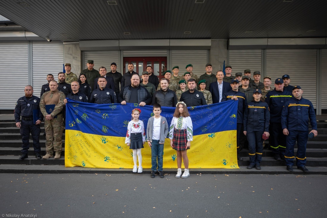 українські захисники уособлюють покрову і меч, які захищають нашу державу – денис монастирський