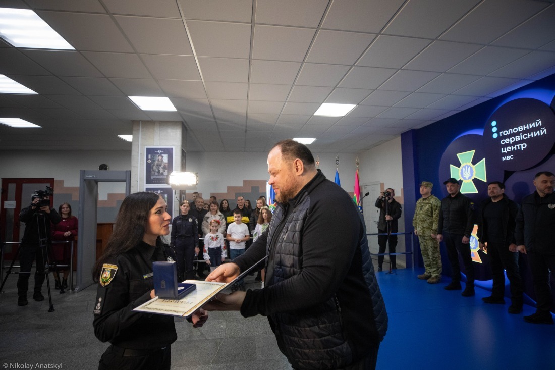 українські захисники уособлюють покрову і меч, які захищають нашу державу – денис монастирський