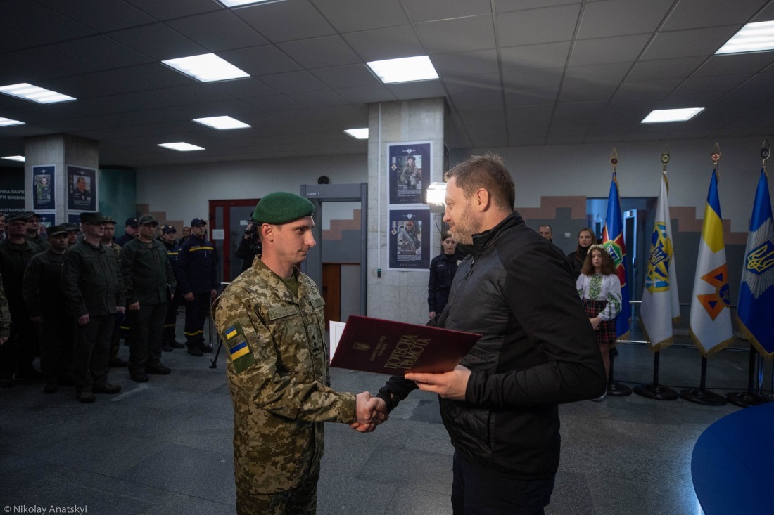 українські захисники уособлюють покрову і меч, які захищають нашу державу – денис монастирський