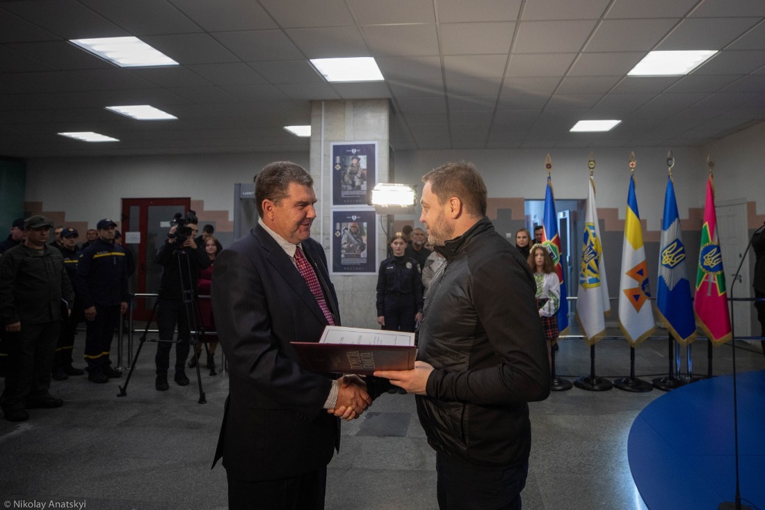 українські захисники уособлюють покрову і меч, які захищають нашу державу – денис монастирський