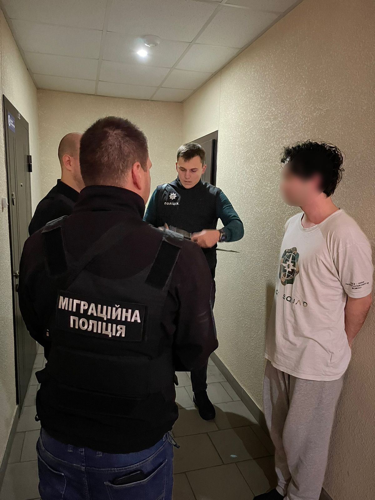 міграційна поліція блокувала схему незаконного виїзду з україни чоловіків призовного віку на підставі підроблених документів