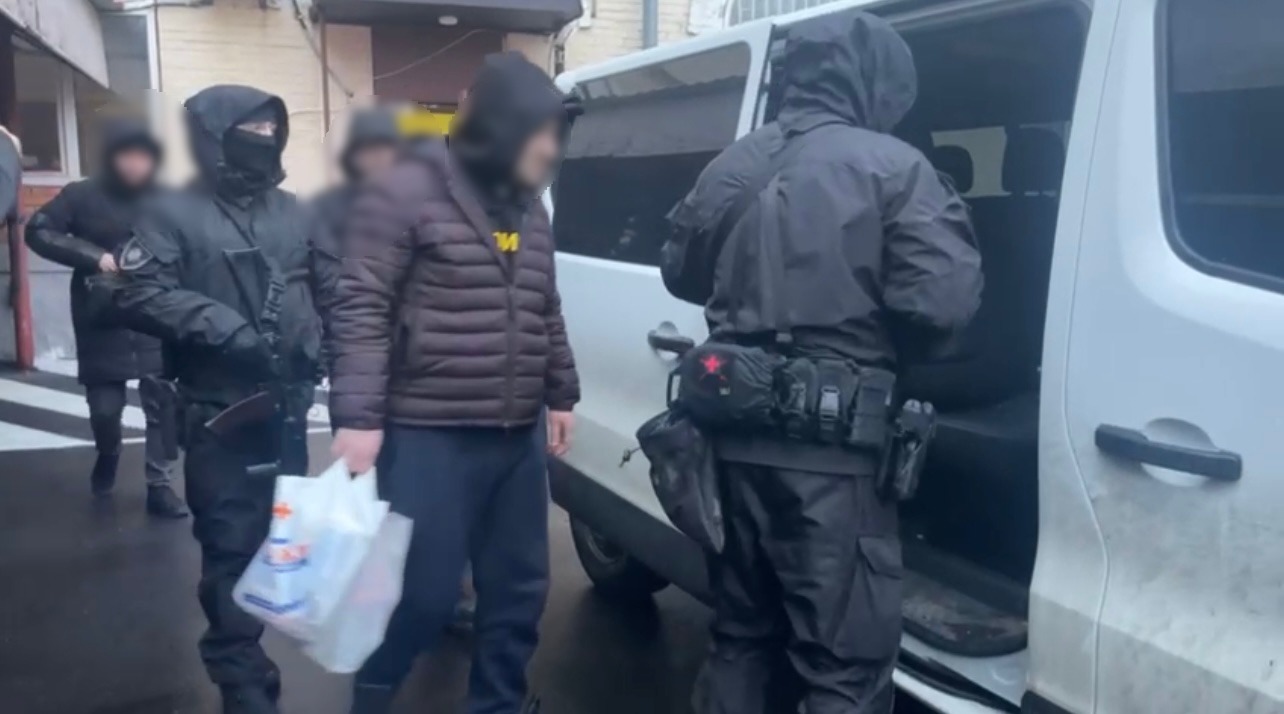 організація та участь у так званих «сходках»: затримано «ворів у законі» «умку» та «лашу свана»