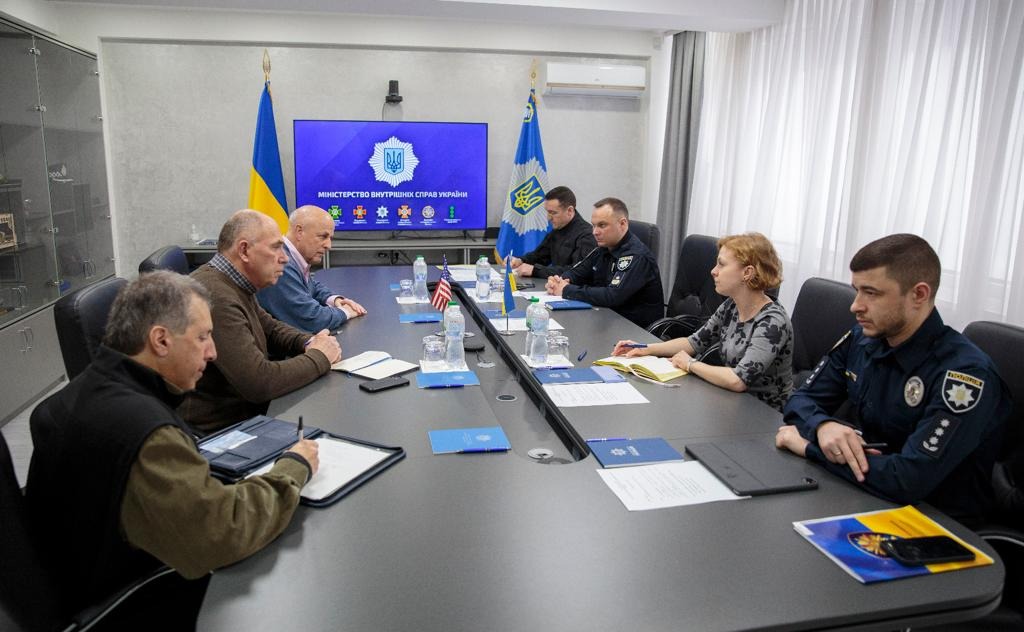 іван вигівський зустрівся з директором форуму дослідження поліцейської діяльності у сша чаком векслером