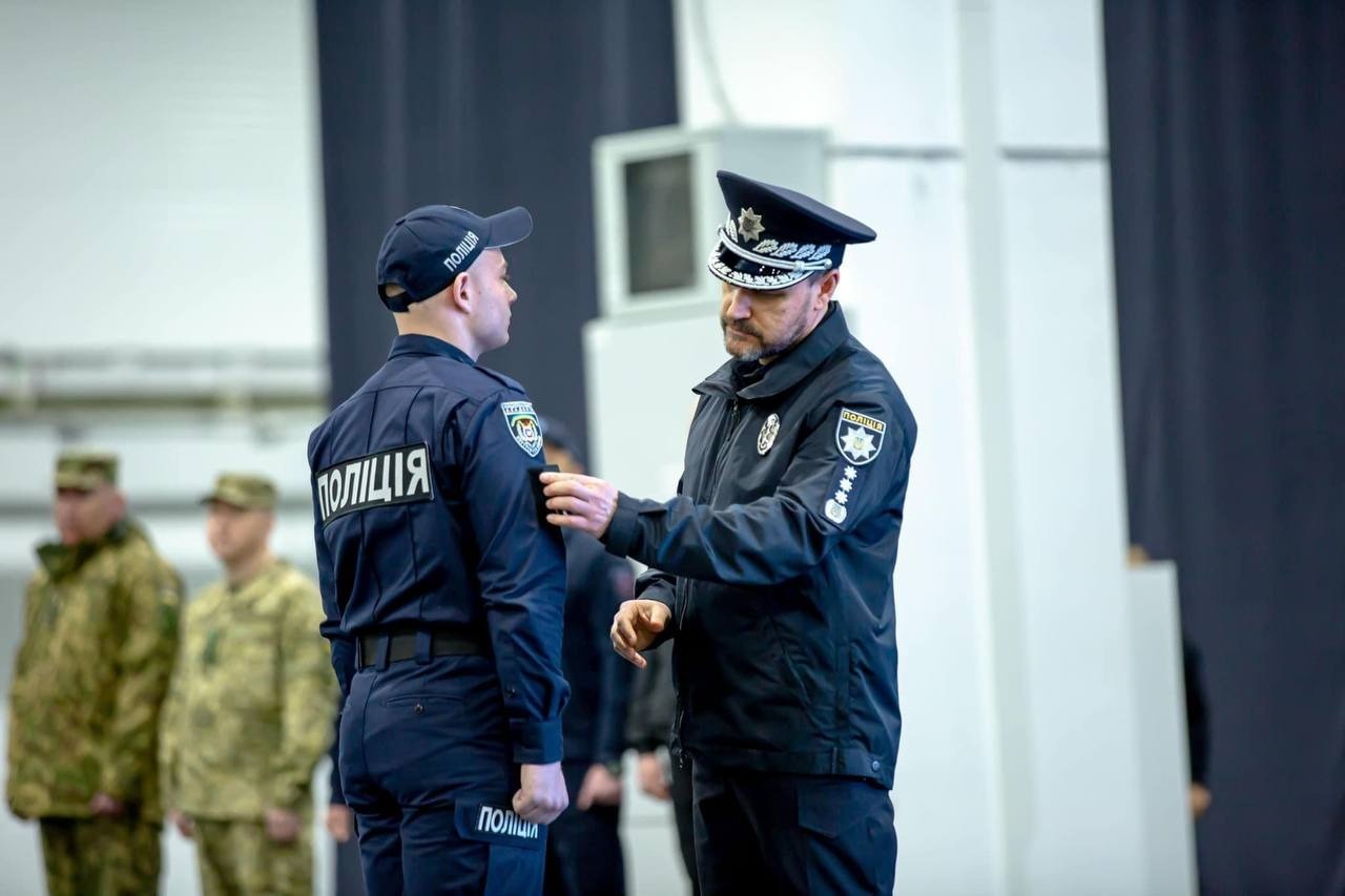 нове покоління героїв: міністр ігор клименко привітав випускників вищої системи освіти мвс