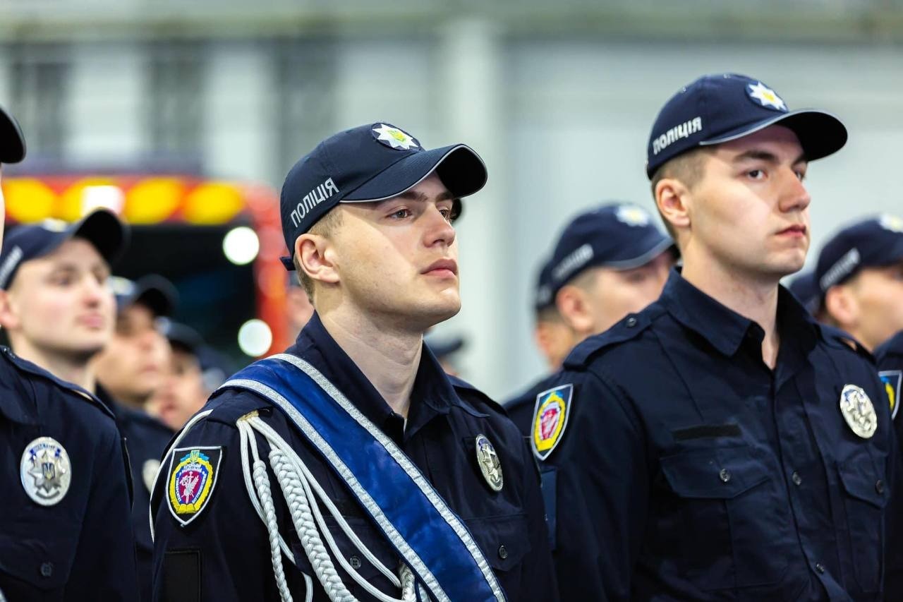 нове покоління героїв: міністр ігор клименко привітав випускників вищої системи освіти мвс