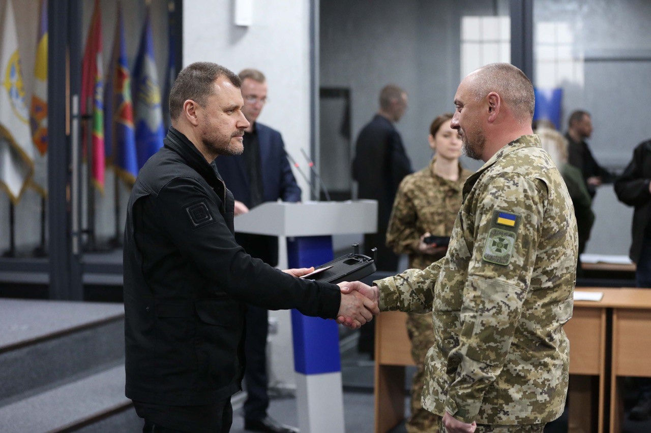ігор клименко вручив державні нагороди та відомчі відзнаки поліцейським та прикордонникам