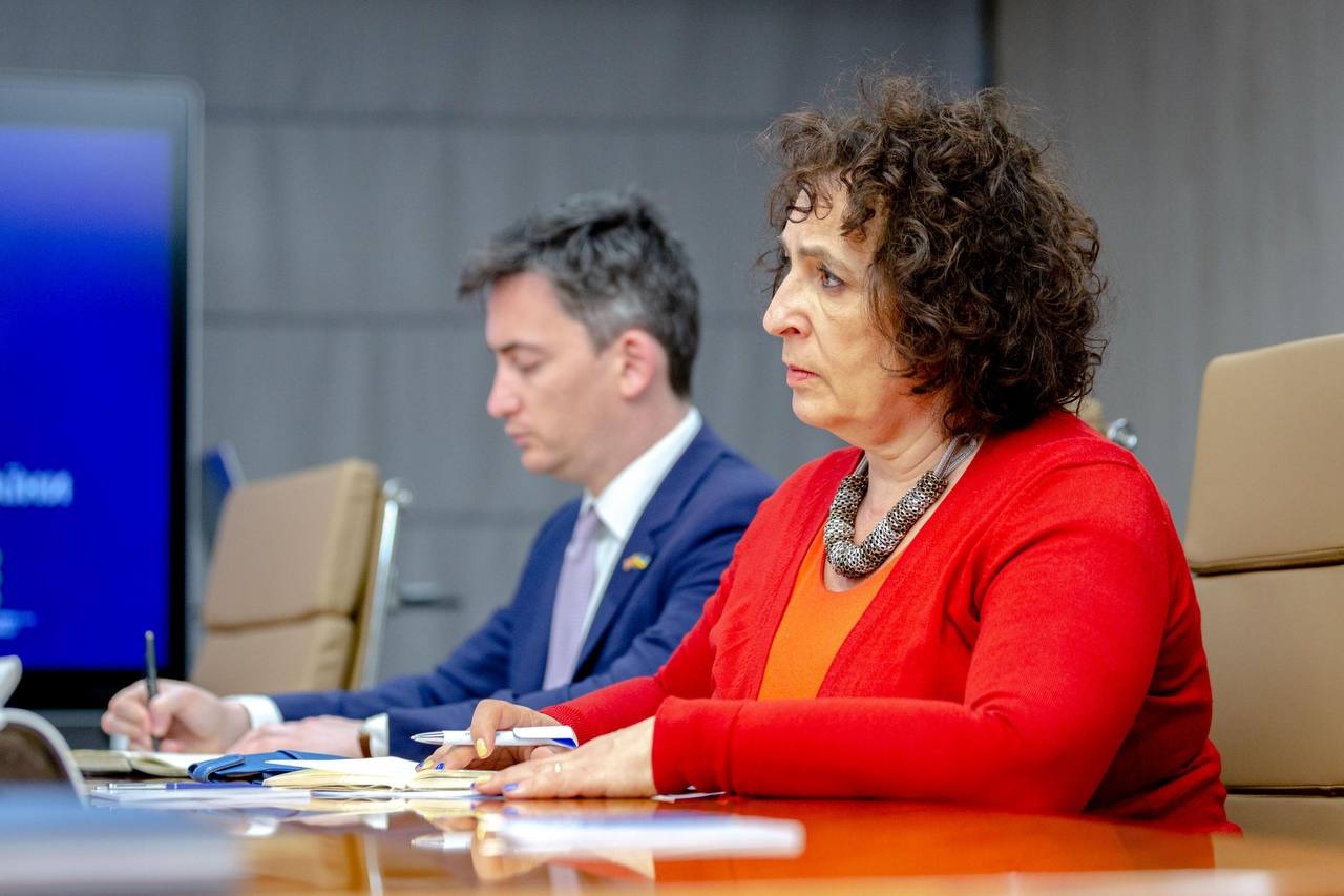міністр внутрішніх справ україни ігор клименко провів зустріч з надзвичайним і повноважним послом великої британії в україні меліндою сіммонс