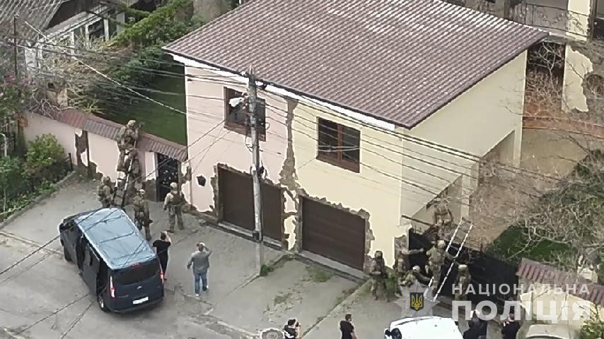 українські поліцейські ліквідували шахрайський call-центр в одесі, де громадян чехії ошукали на 5,5 мільйонів гривень