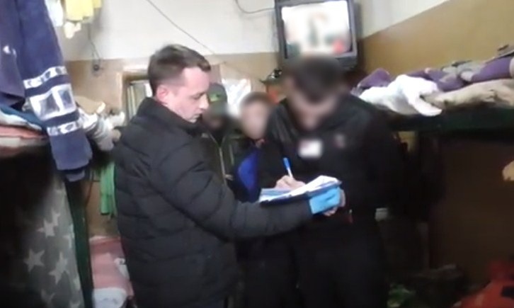 збув схрон з боєприпасами і налагодив шахрайську схему із продажу неіснуючого товару. в одесі поліцейські викрили відразу у двох злочинах 37-річного утриманця слідчого ізолятора