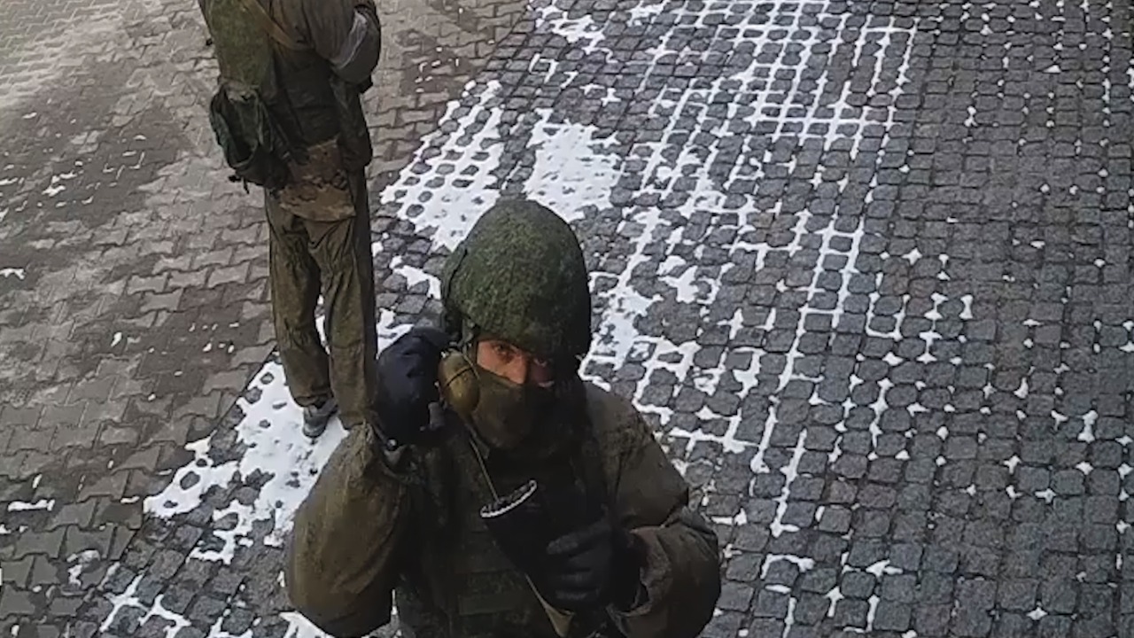 імітували розстріл  цивільних та обкрадали будинки на київщині: слідчі нацполіції повідомили про підозру полоненому військовому рф та його командиру