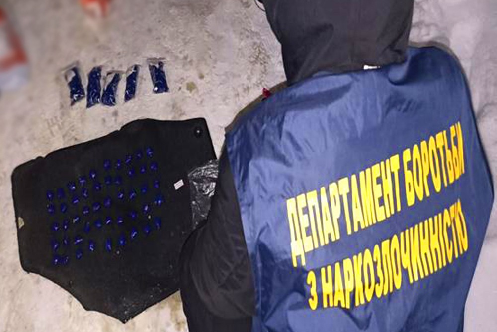 щомісяця робив близько 10 тисяч «закладок» із наркотиками і психотропами –  поліцейські львівського убн затримали наркодилера