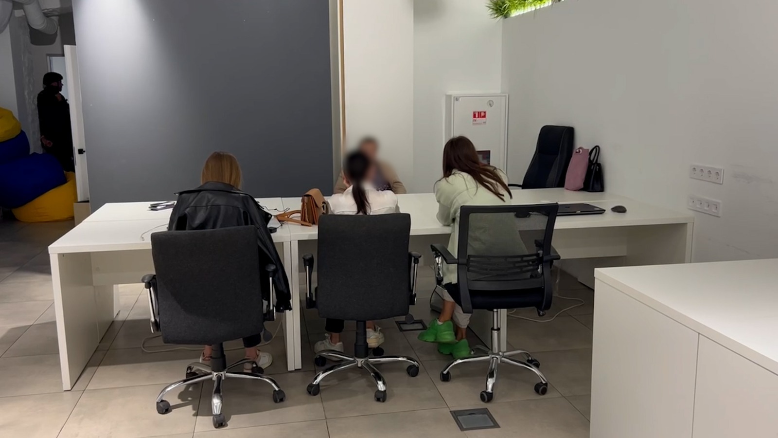 ошукували громадян єс: нацполіція спільно з чеськими правоохоронцями затримала учасників злочинної організації