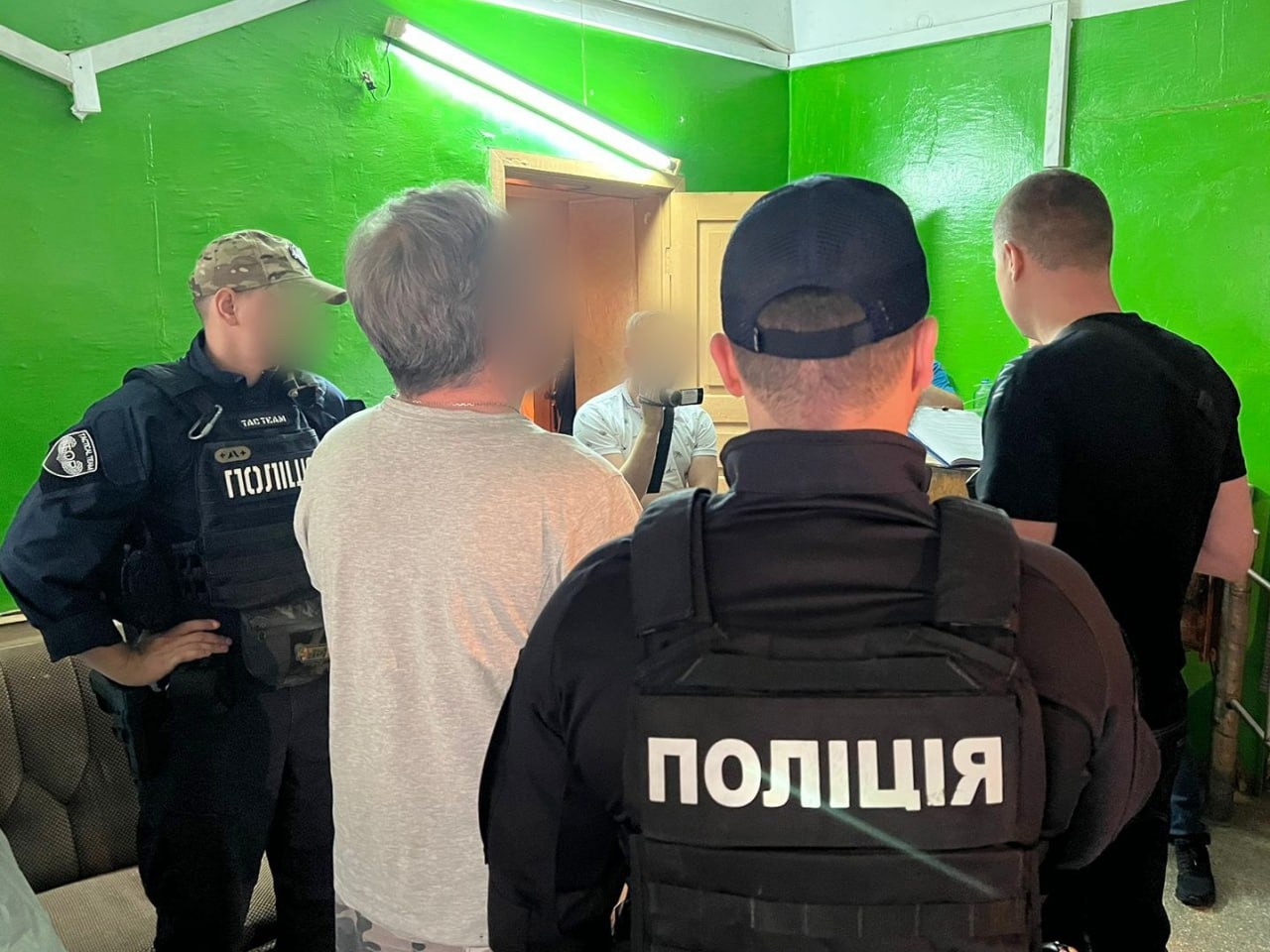привласнили благодійні внески на лікування військових: нацполіція завершила розслідування у справі групи шахраїв