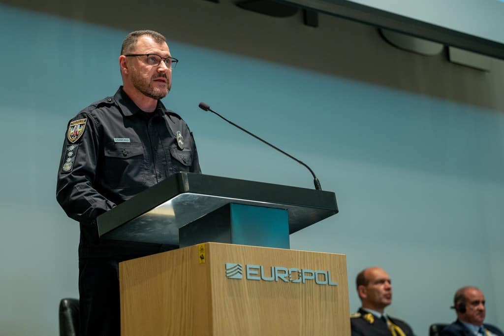 світ повинен знати правду про війну росії проти україни - голова нацполіції виступив на європейській конференції керівників поліції (ерсс) 2022 у гаазі