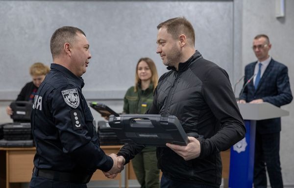 денис монастирський відзначив кращих поліцейських денис монастирський відзначив кращих поліцейських