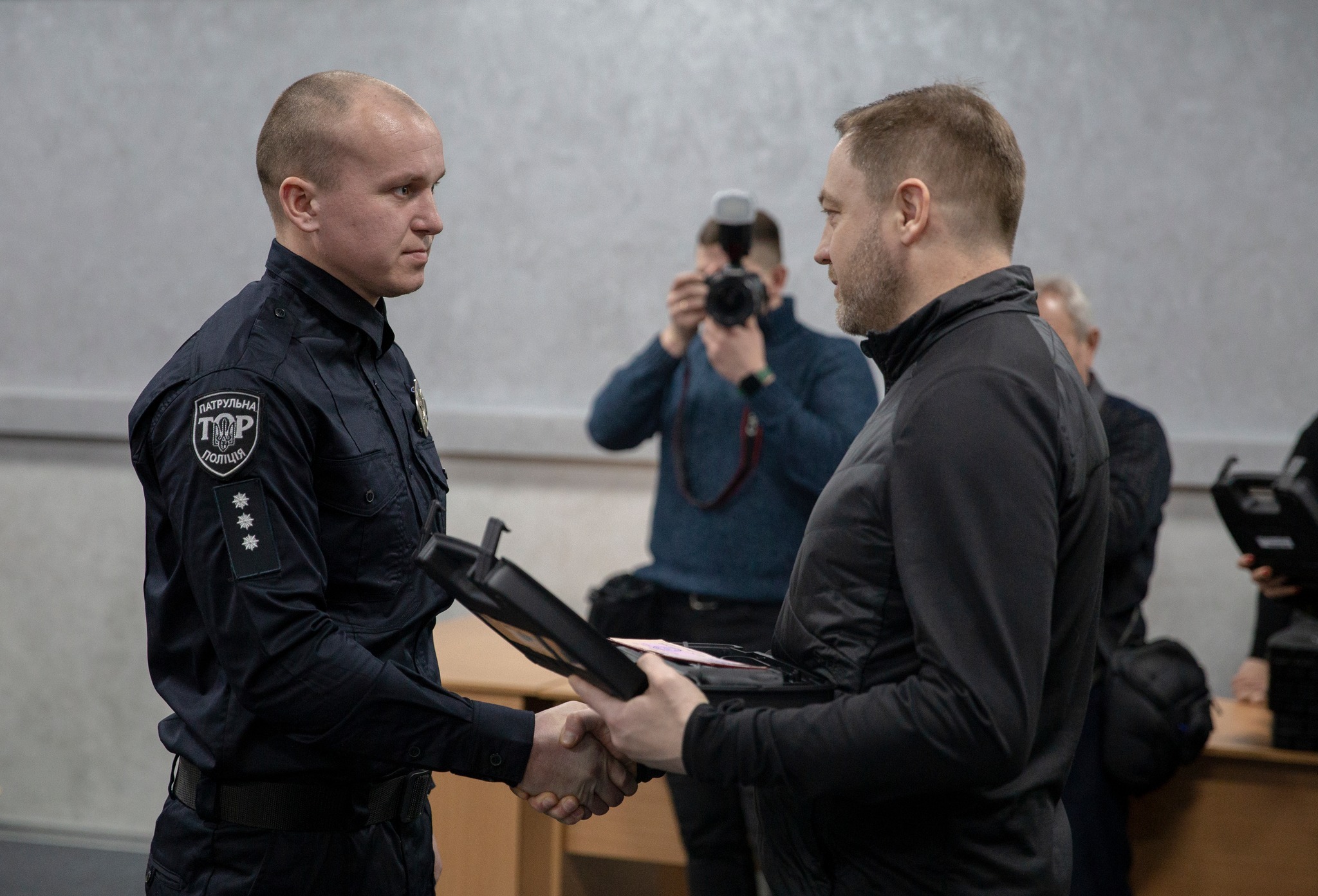 денис монастирський відзначив кращих поліцейських денис монастирський відзначив кращих поліцейських