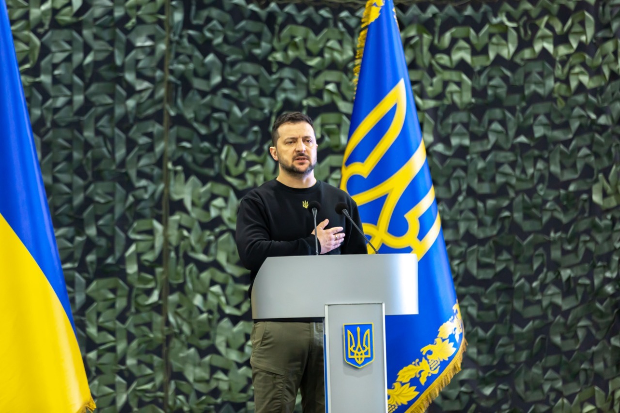 володимир зеленський: кожен, хто обирає професію правоохоронця чи рятувальника, отримує можливість робити україну сильнішою