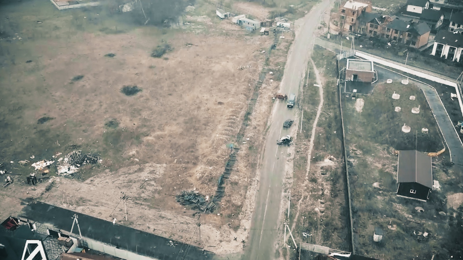 люди лежали на дорозі та повільно помирали: нацполіція повідомила окупантам підозри у розстрілі цивільних на київщині