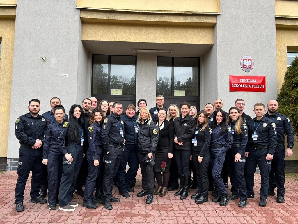 слідчі та спеціалісти-криміналісти нацполіції пройшли тренінг у польщі щодо документування воєнних злочинів