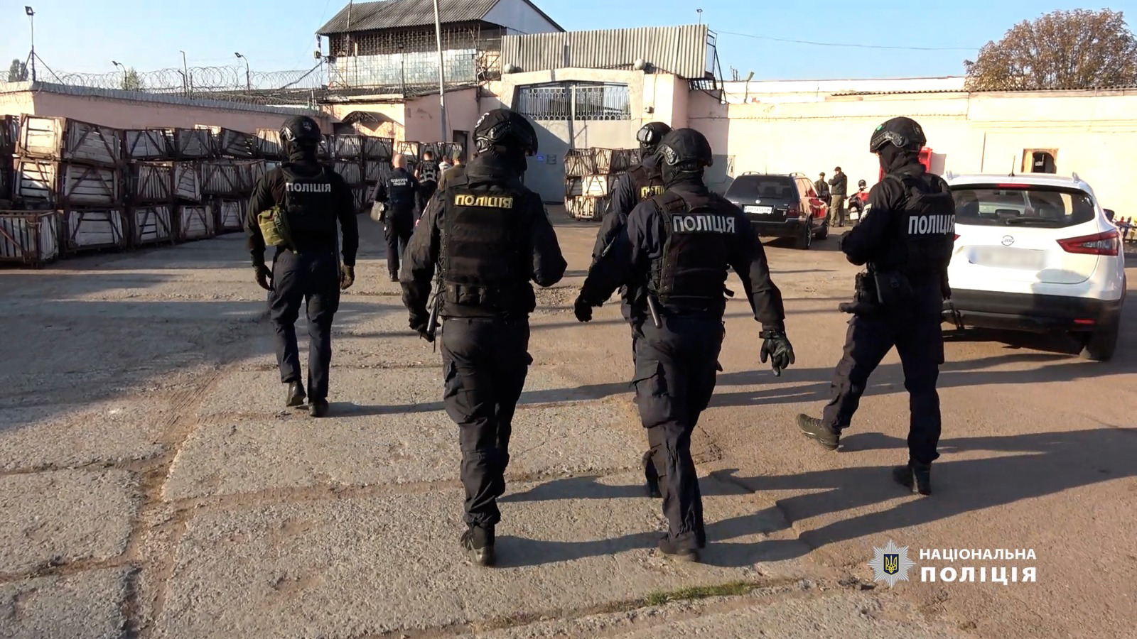 ошукували військовослужбовців і волонтерів: нацполіція викрила шахраїв, які продавали неіснуючі автомобілі для зсу