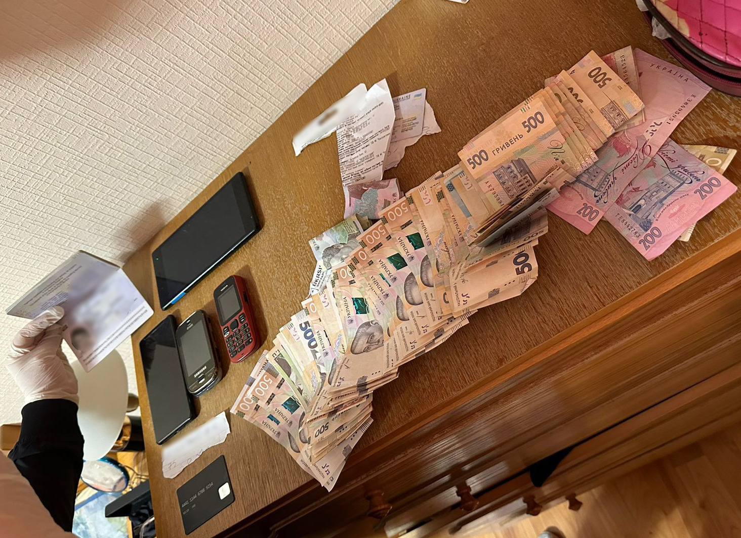 ошукували військовослужбовців і волонтерів: нацполіція викрила шахраїв, які продавали неіснуючі автомобілі для зсу ошукували військовослужбовців і волонтерів: нацполіція викрила шахраїв, які продавали неіснуючі автомобілі для зсу